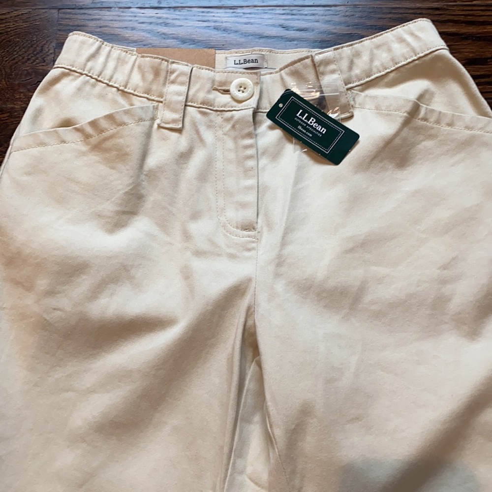 L.L Bean Women’s Classic Fit Pants Size 4 M/T